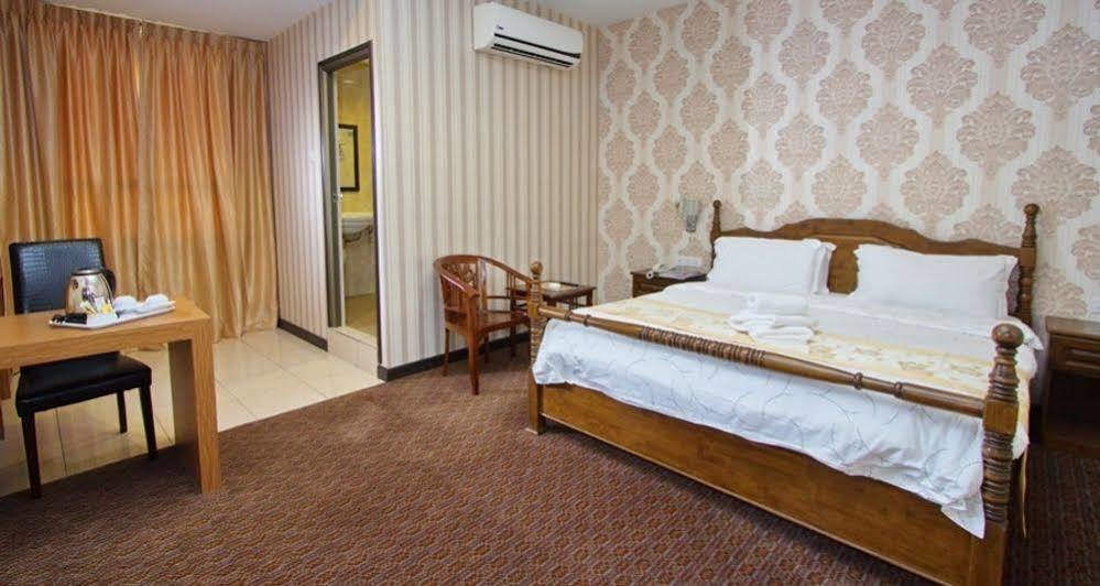Hotel Tebrau Ct Джохор Бахру Екстериор снимка